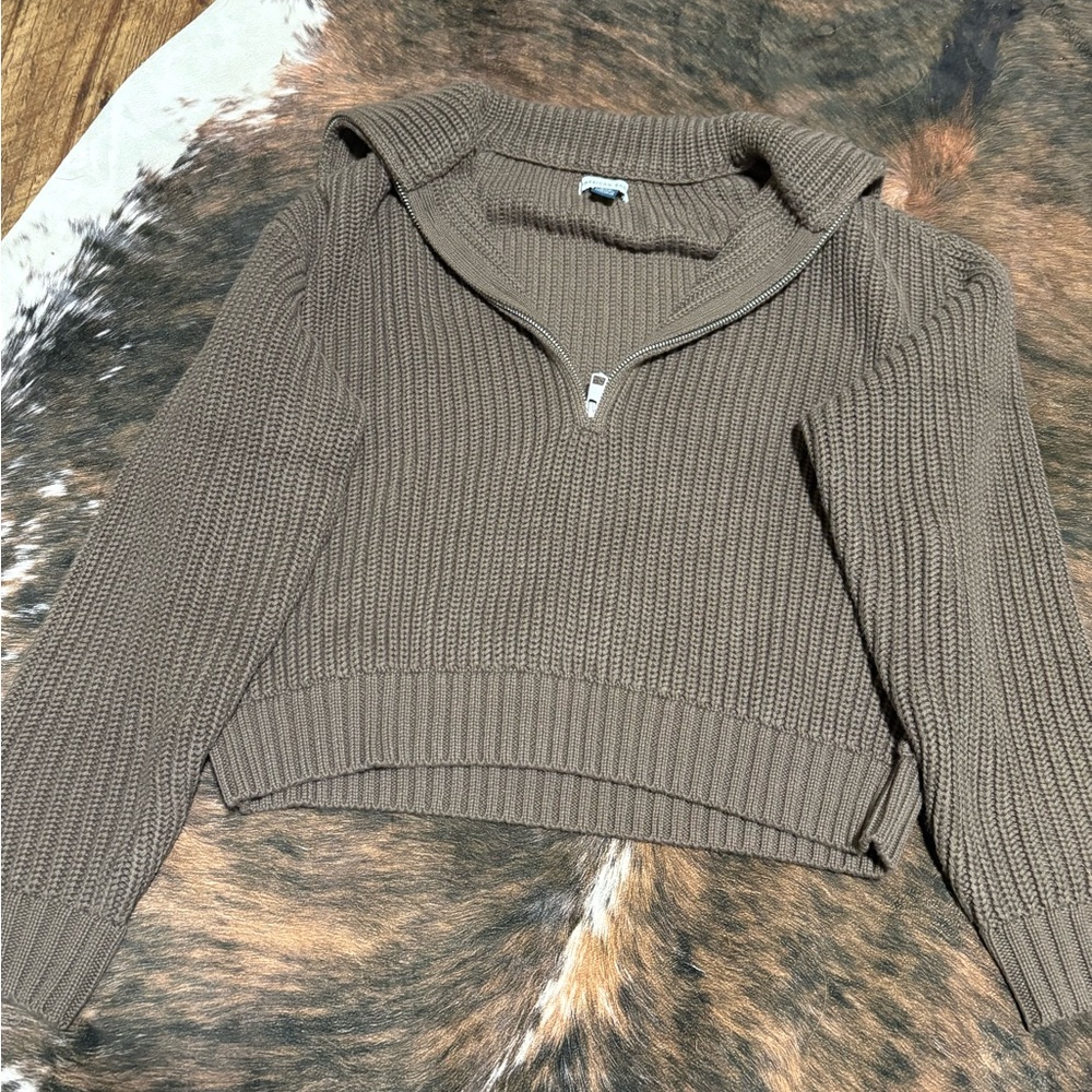 American Eagle Outfitters V-Neck Sweater in Taupe
